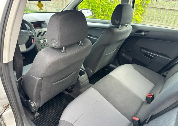 Opel Astra cena 11900 przebieg: 165000, rok produkcji 2005 z Sochaczew małe 436
